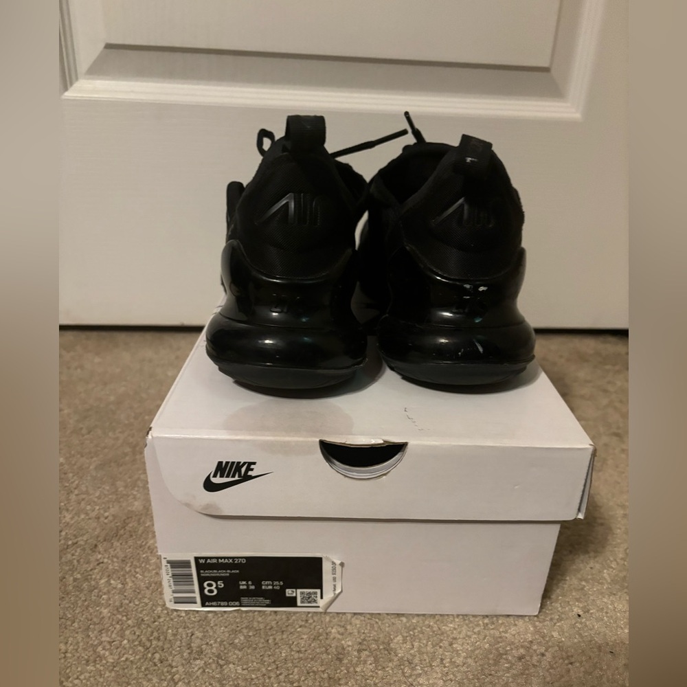 Black Nike 270